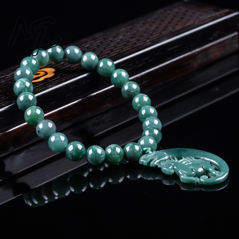 Natürliches Jadeit Blauwasser- – Jewelry & Watches Ltd Bewertung und Preis