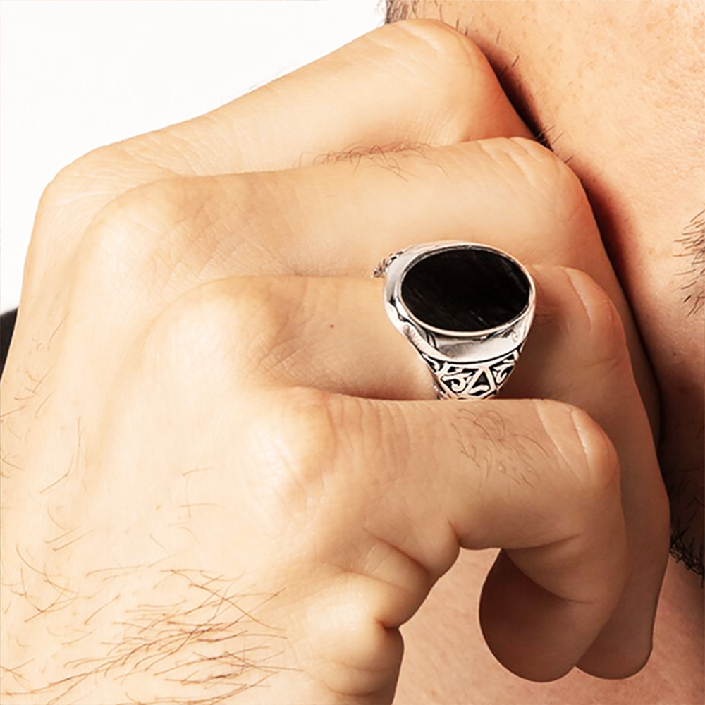 Schwarzer ovaler Siegelring im – Mens Signet Ring Bewertung und Preis