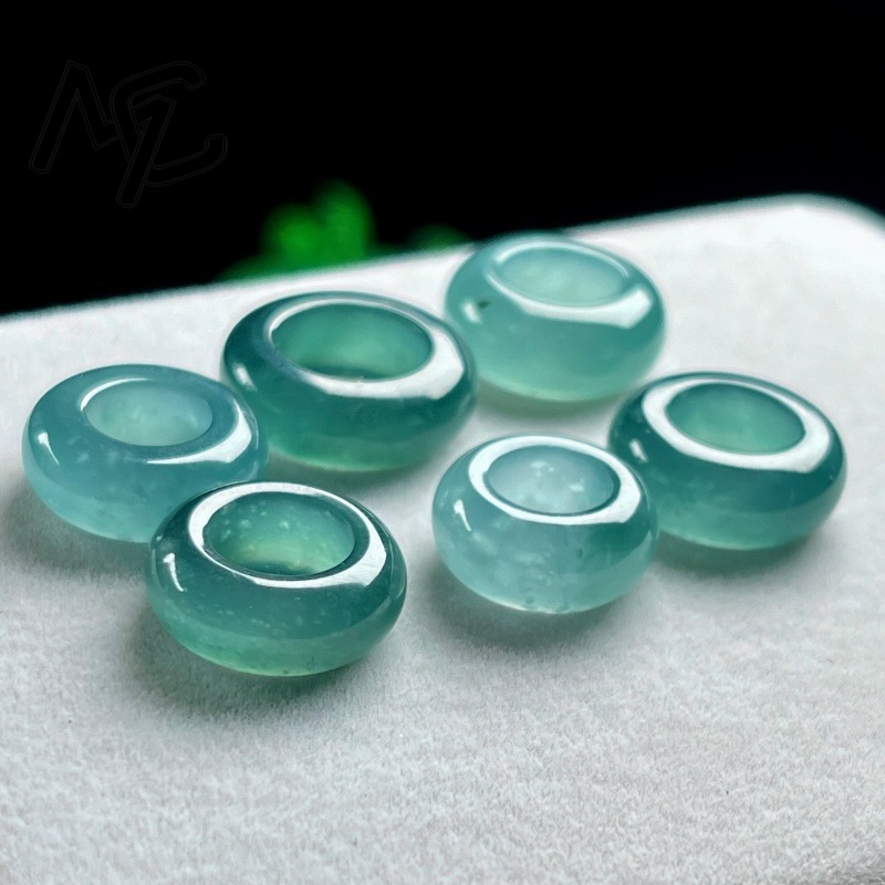 Natürlicher Smaragd Blauwasser – Jewelry & Watches Ltd Bewertung und Preis